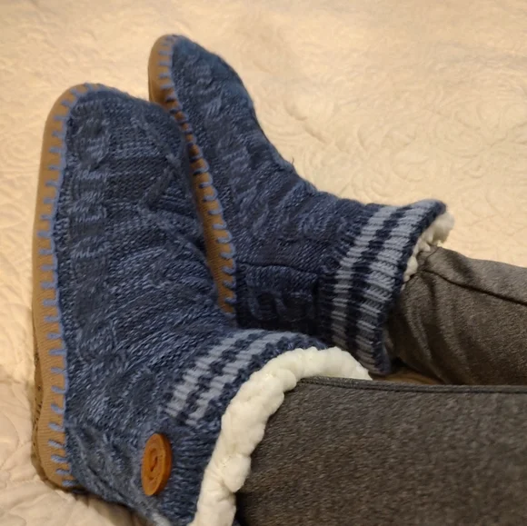 Muk Luks Booties NWT - Picture 1 of 7